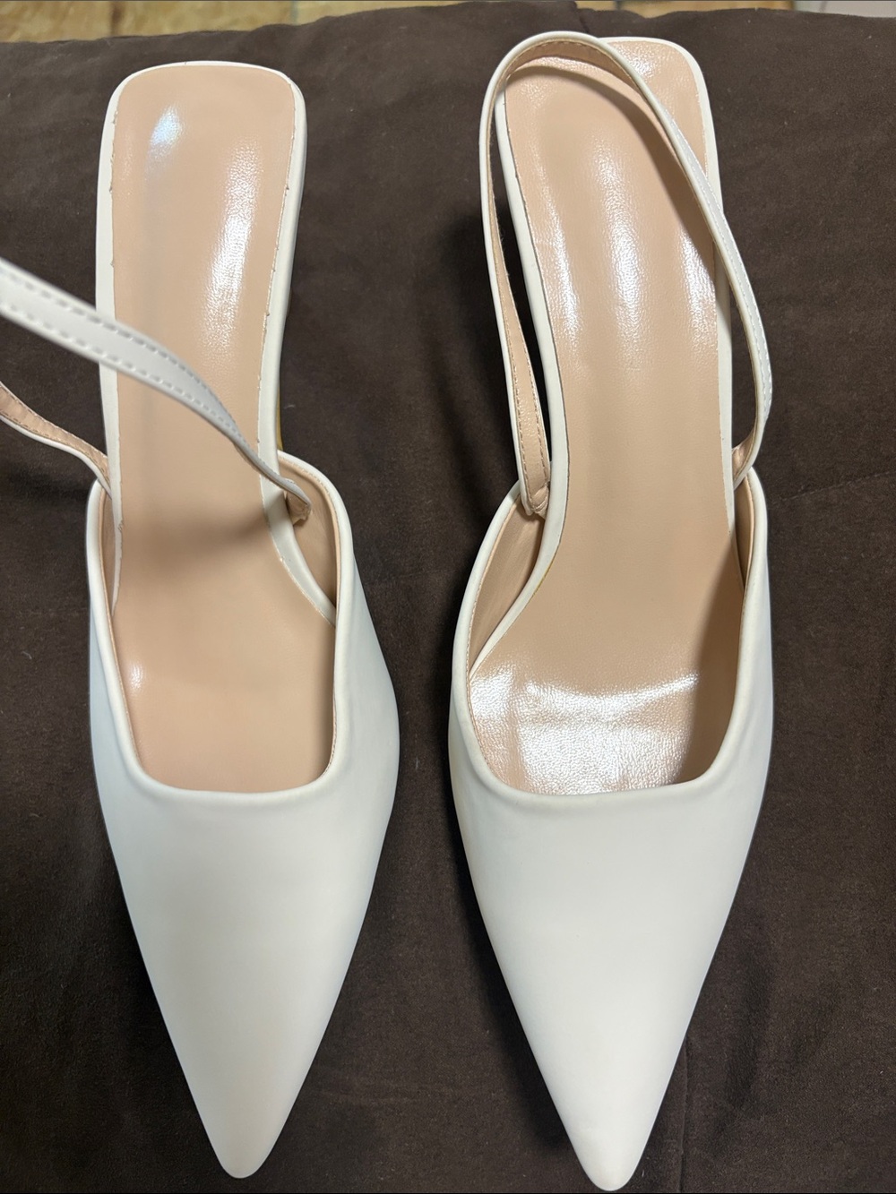 Women’s Pointed Toe Slingback Heels in White